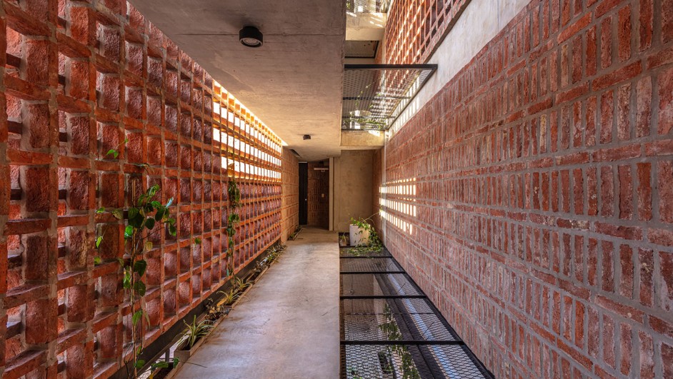 Un edificio de viviendas en Buenos Aires que experimenta con el ladrillo visto.